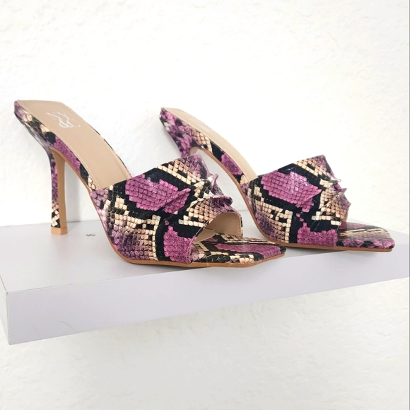 New York & Company Women\'s Breena NIB Sandals. Size 8.5